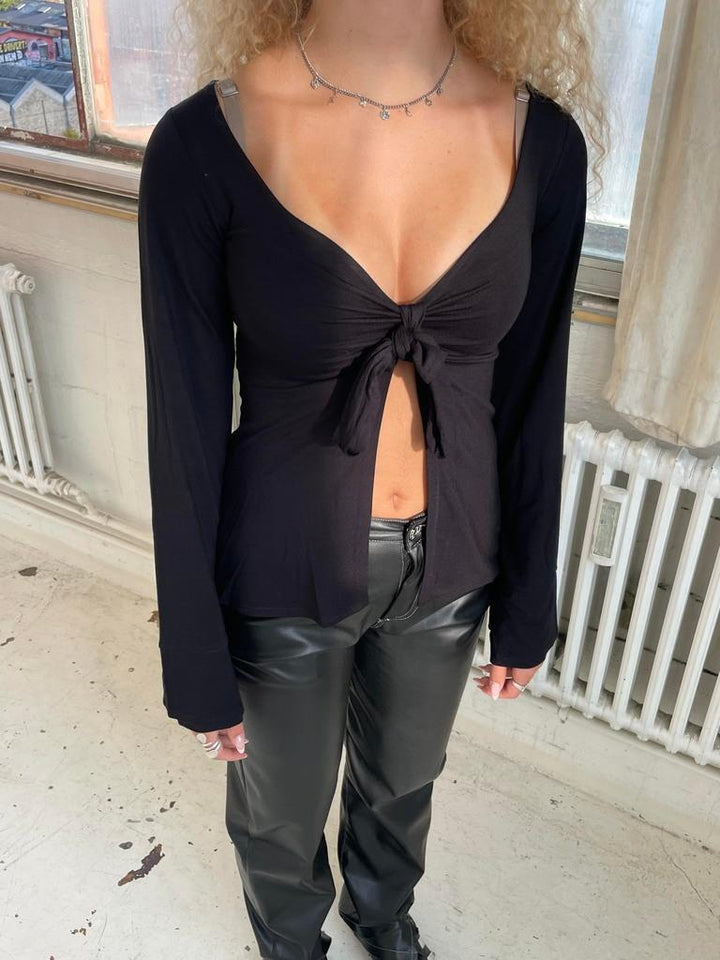 Feline™ - Langärmelige Bluse mit tiefem V-Ausschnitt