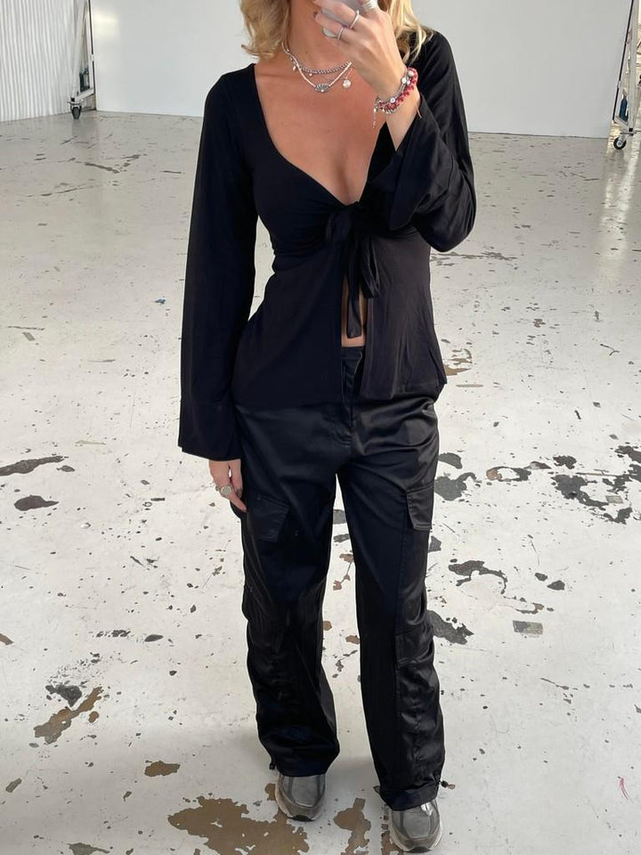 Feline™ - Langärmelige Bluse mit tiefem V-Ausschnitt