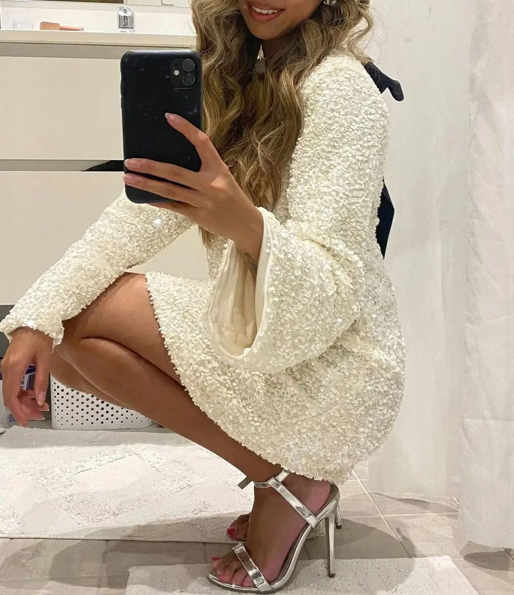 Amara™ - Texturiertes Minikleid mit Schleife