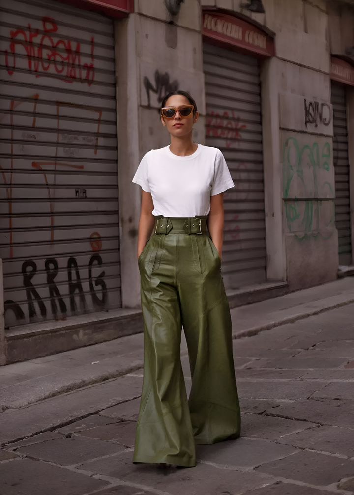 Rosalia™ - Glatte Kunstlederhose mit weitem Bein